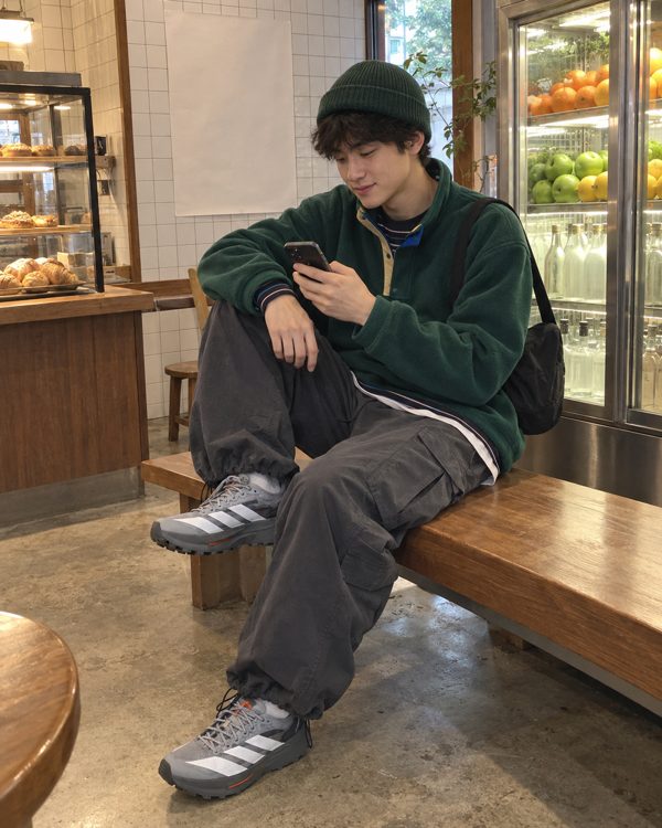 LOOK 3 그린 플리스에 차콜 카고